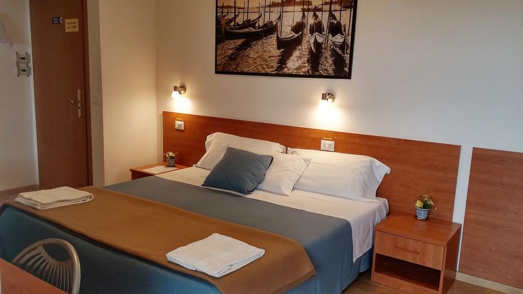 Dream Hotel Favaro Veneto Luaran gambar